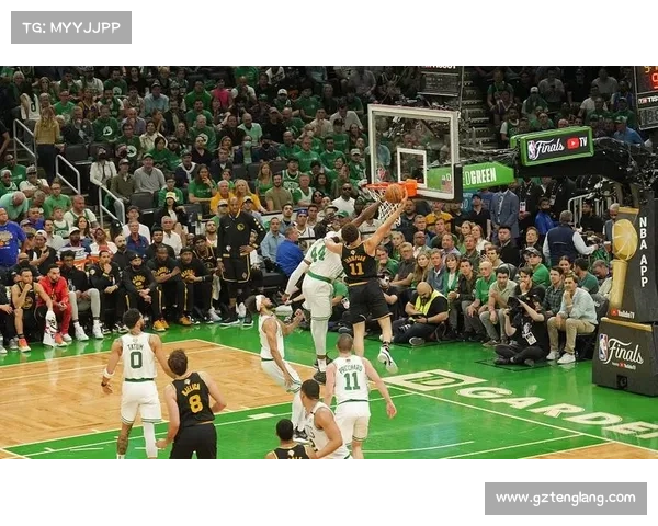 NBA总决赛:库里空砍31分 凯尔特人胜勇士系列赛2:1领先 NBA总决赛:库里空砍31分 凯尔特人胜勇士系列赛2:1领先